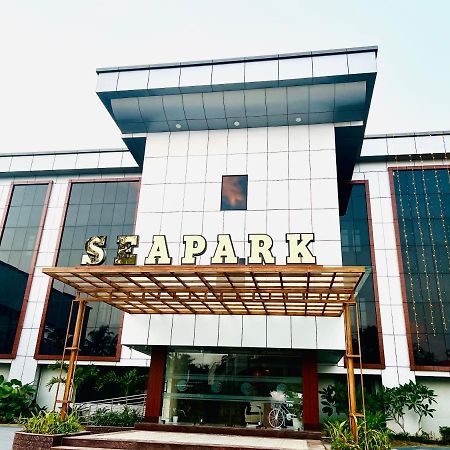 Hotel Seapark Kollam Exteriör bild