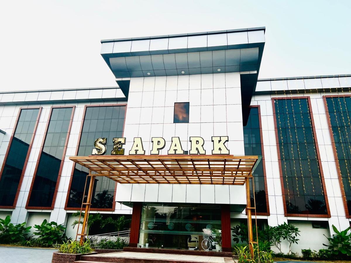 Hotel Seapark Kollam Exteriör bild