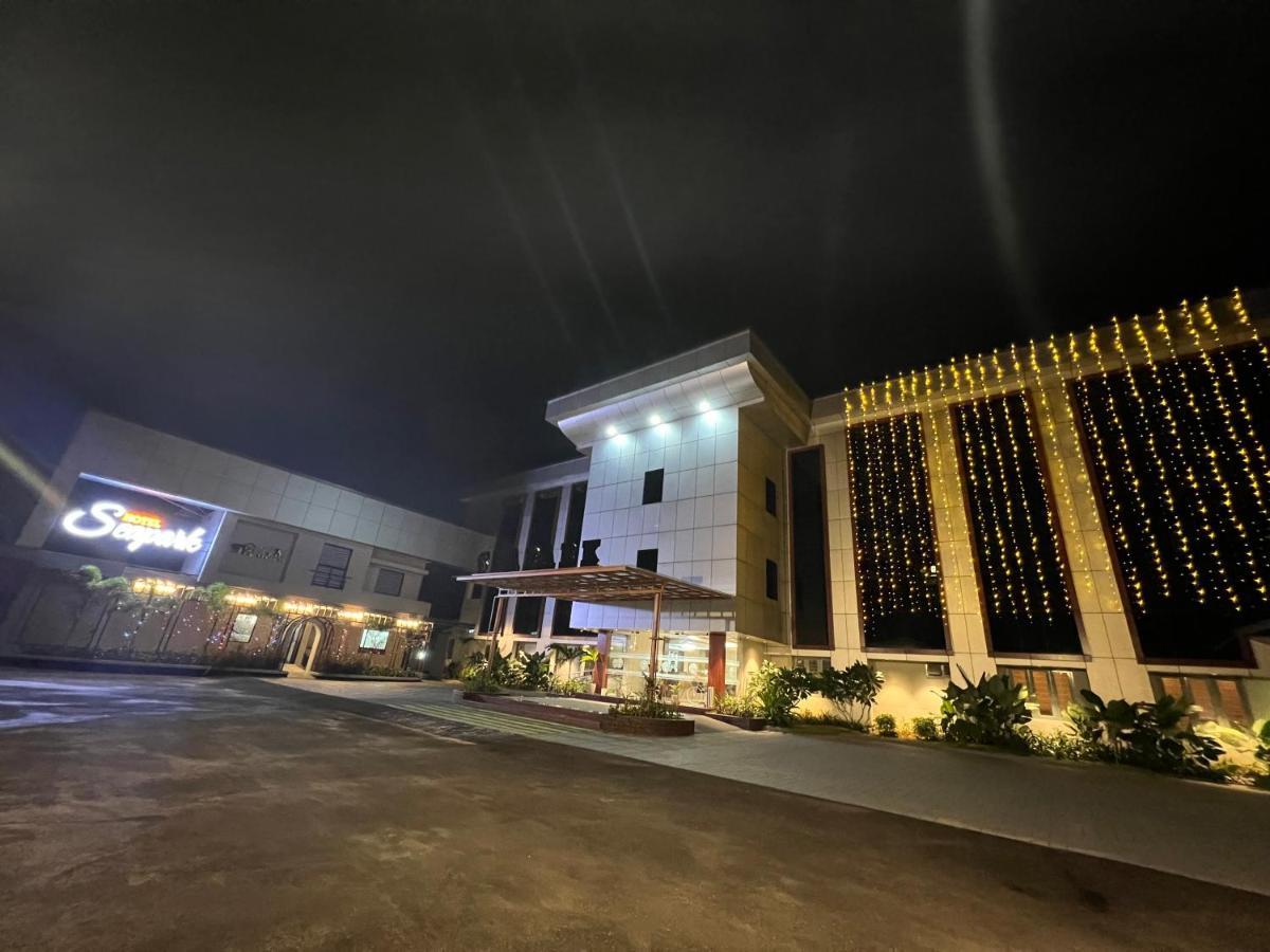 Hotel Seapark Kollam Exteriör bild