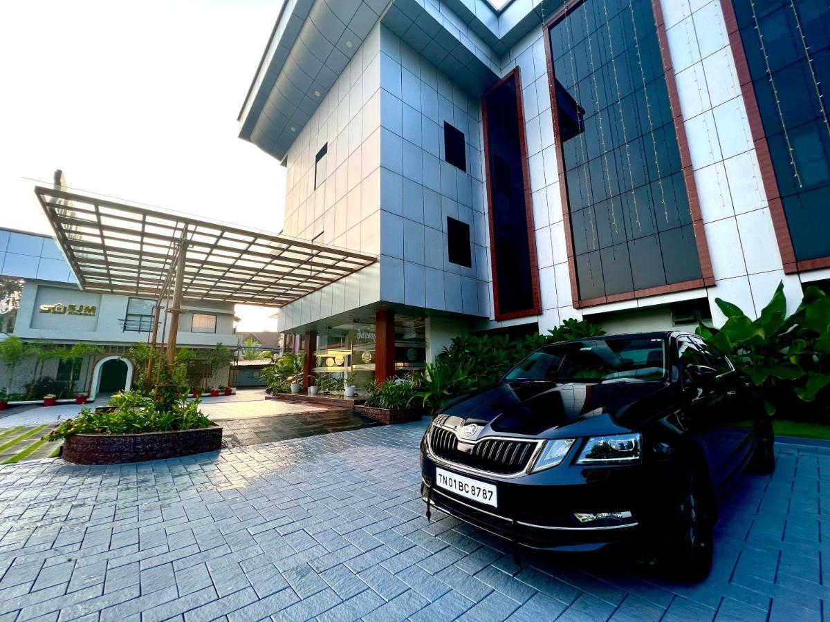 Hotel Seapark Kollam Exteriör bild