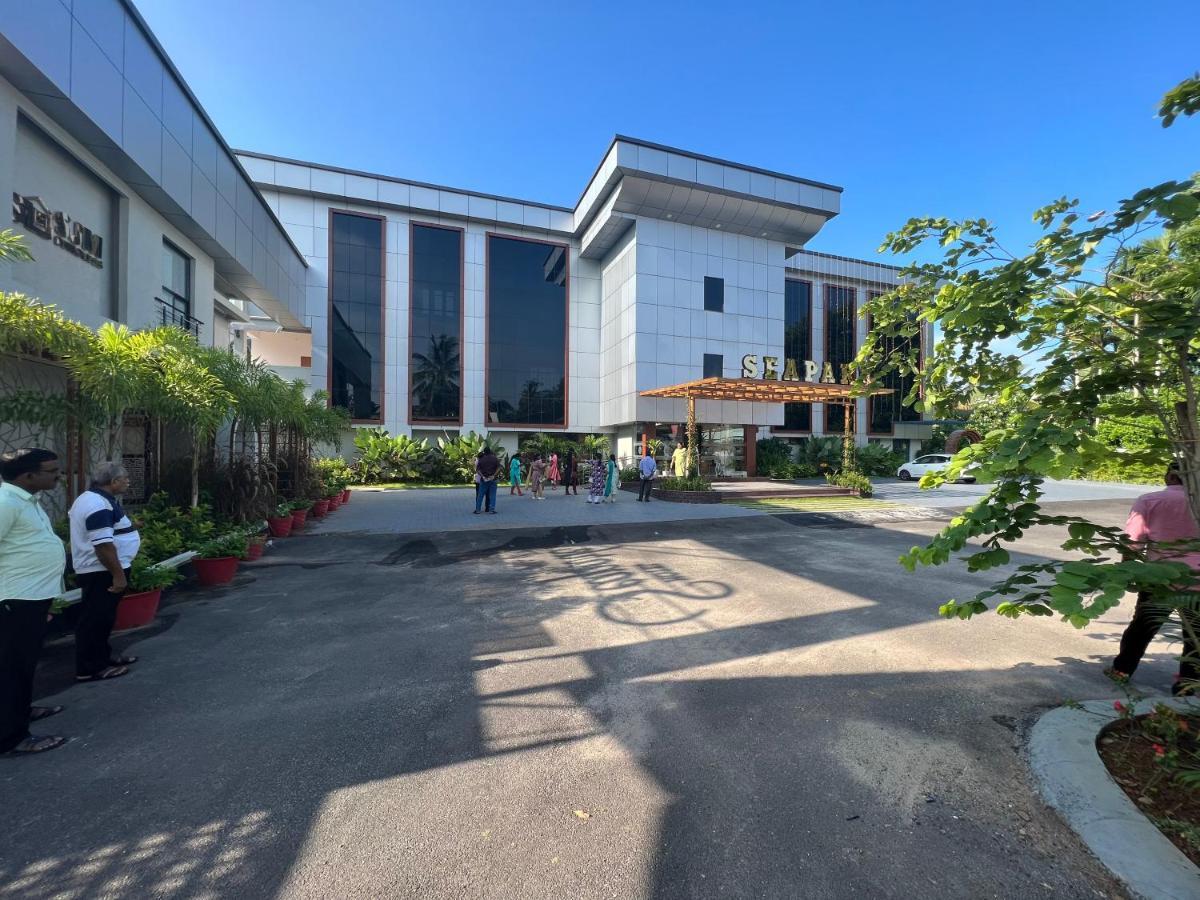 Hotel Seapark Kollam Exteriör bild